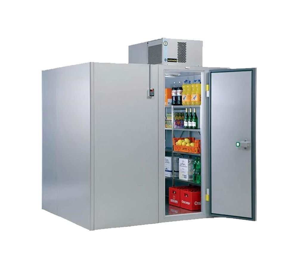 Un refrigerador de acero inoxidable con la puerta abierta lleno de botellas y cajas.