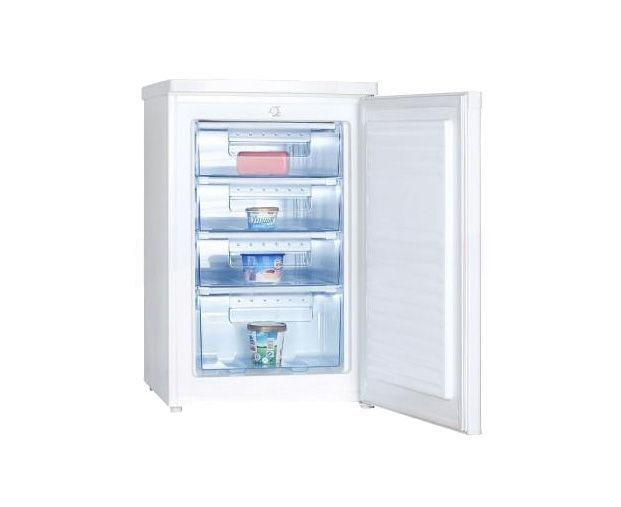 Un congelador blanco con la puerta abierta y helado dentro.