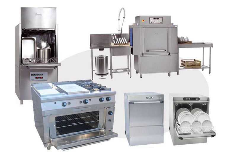 Un collage de equipos de cocina de acero inoxidable que incluye una estufa, un horno y un lavavajillas.