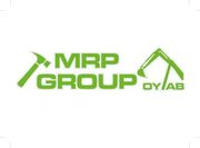 Vihreä MRP Groupin logo tyylitellyllä vasaralla ja kaivinkoneen kuvakkeella, tekstillä ”OY/LAB”