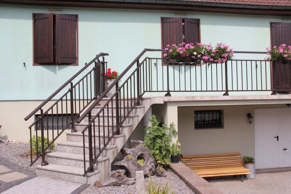 Garde-corps noir d'escaliers