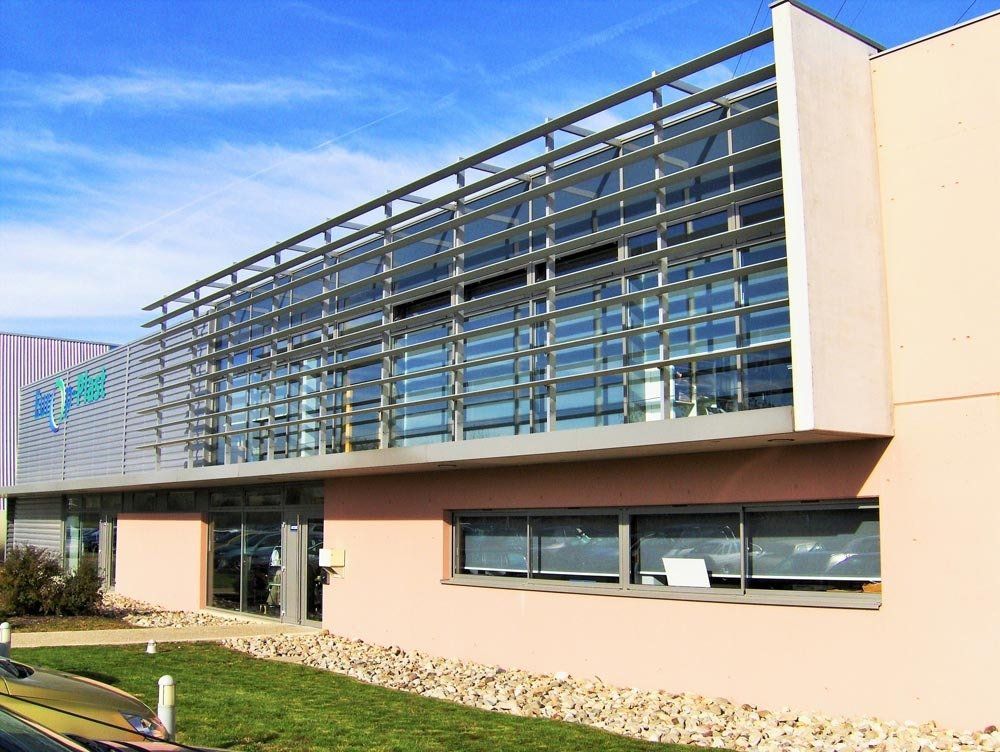 BSO et vitres bâtiment rose