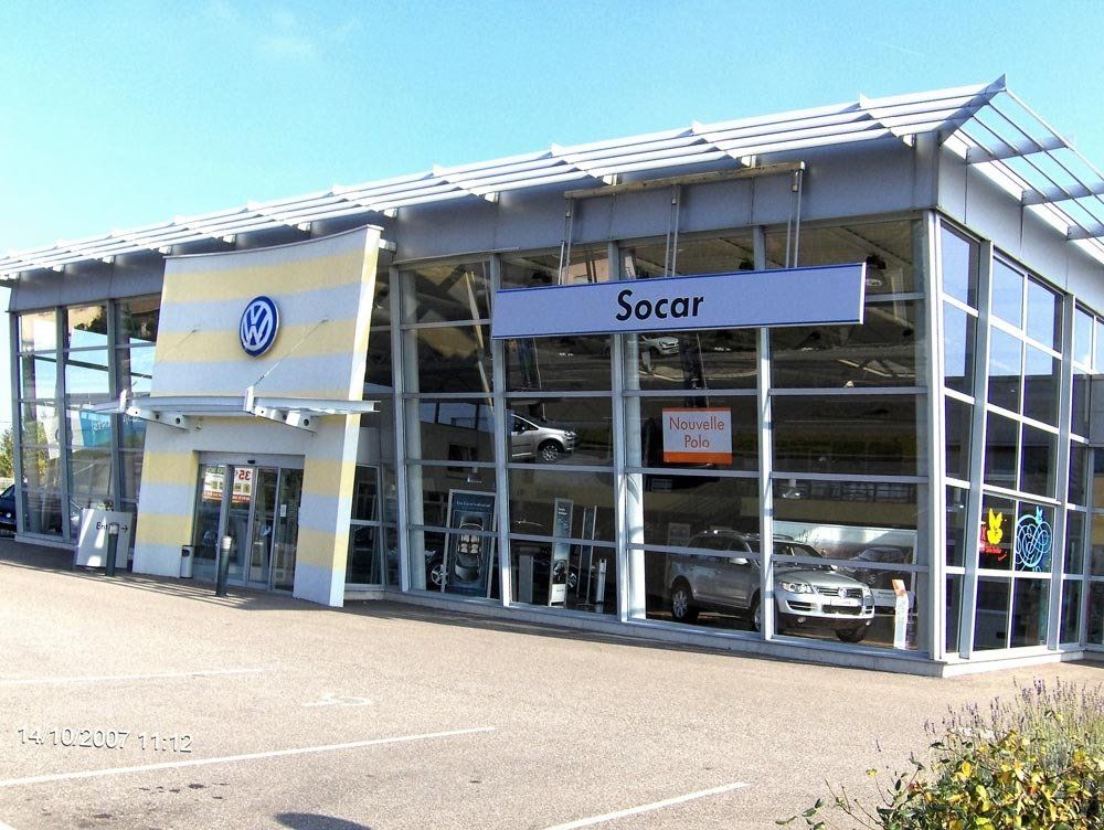 Bâtiment de concession auto