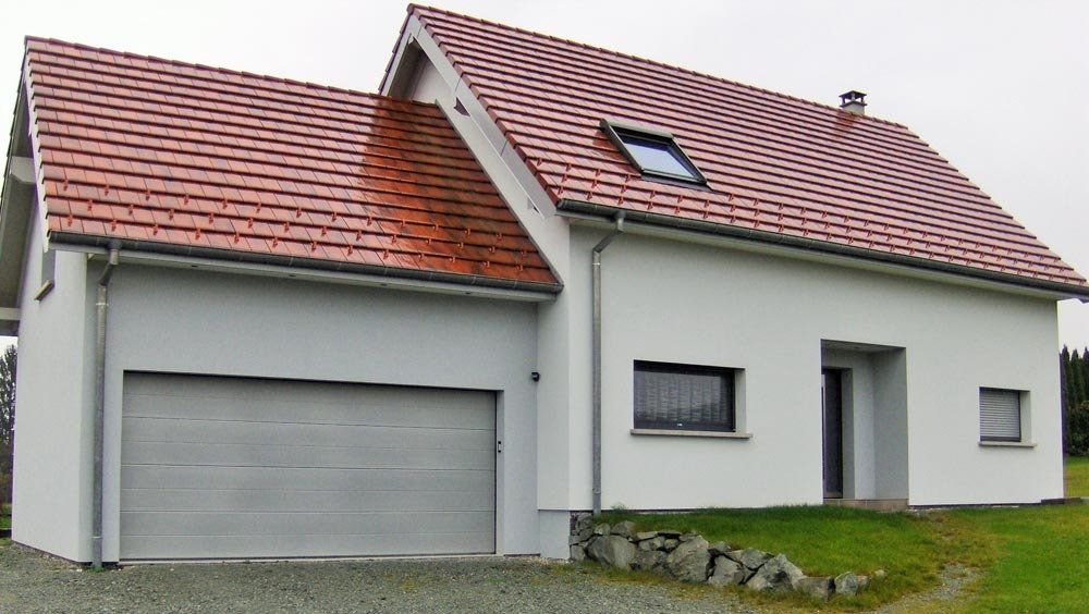 Maison avec porte de garage