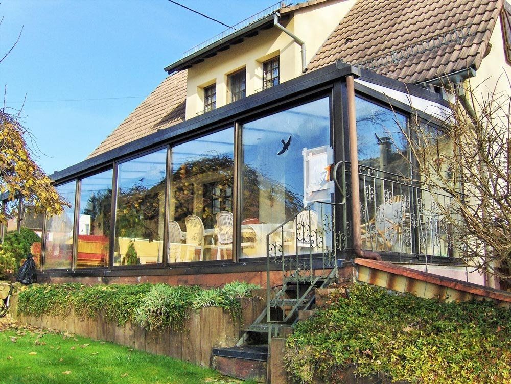 Véranda maison noire