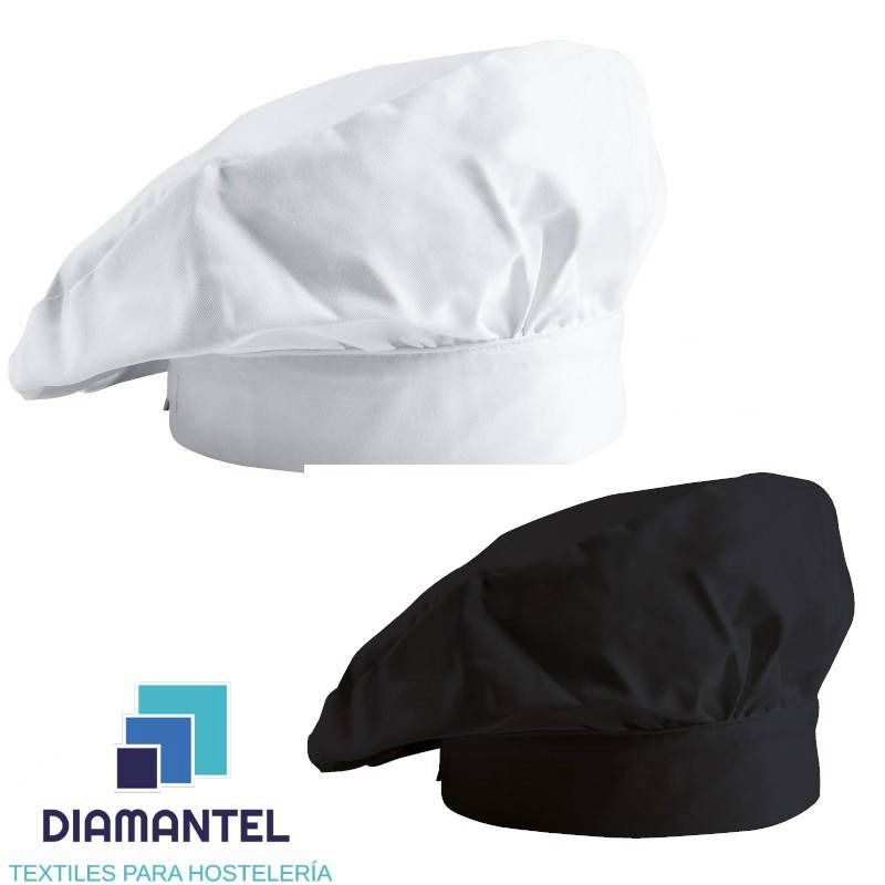 Dos gorros de chef, uno blanco y otro negro, se muestran sobre un fondo blanco con el logotipo de la empresa debajo.