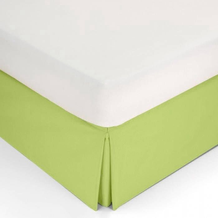 Una falda de cama de color verde lima brillante con una esquina plisada, instalada debajo de un colchón blanco.