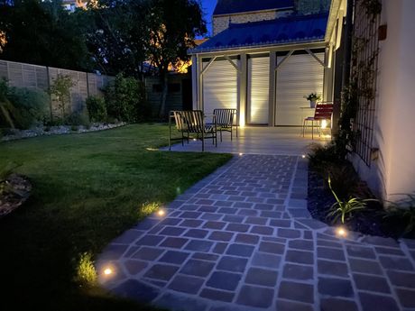 Éclairage nocturne jardin