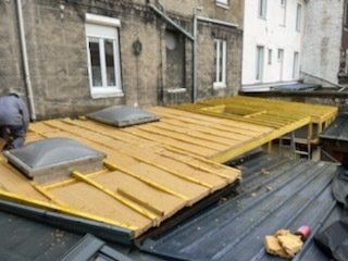 Installation de zinguerie de toiture