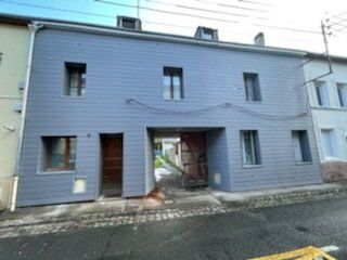 Maison avec façade bleue