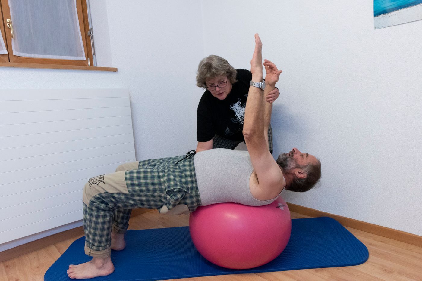 Fisioterapia schiena con uso palla