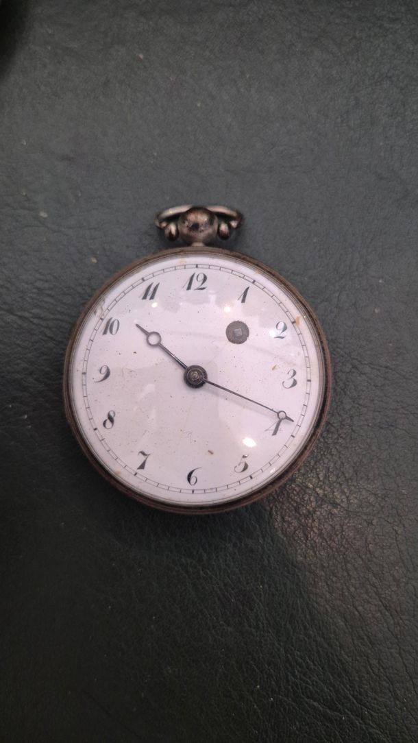 Montre de poche, coq en vue