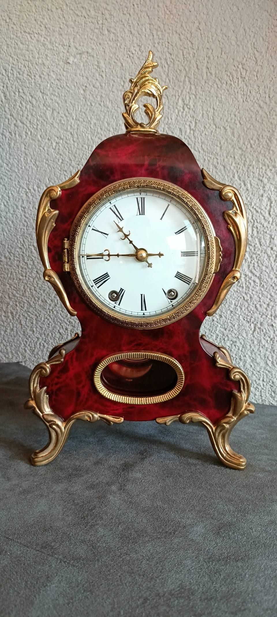 Petite pendule à guichet