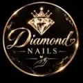Logotipo de Diamond Nails con un diamante dorado, una corona y texto en cursiva sobre fondo negro
