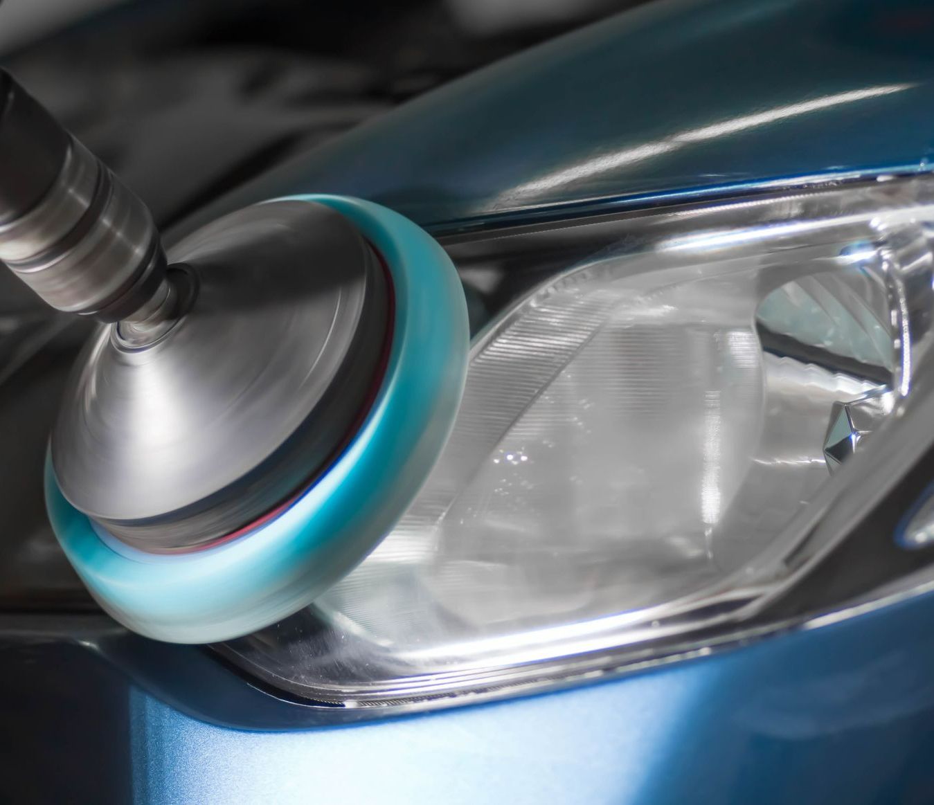 Phare en train d'être poli 