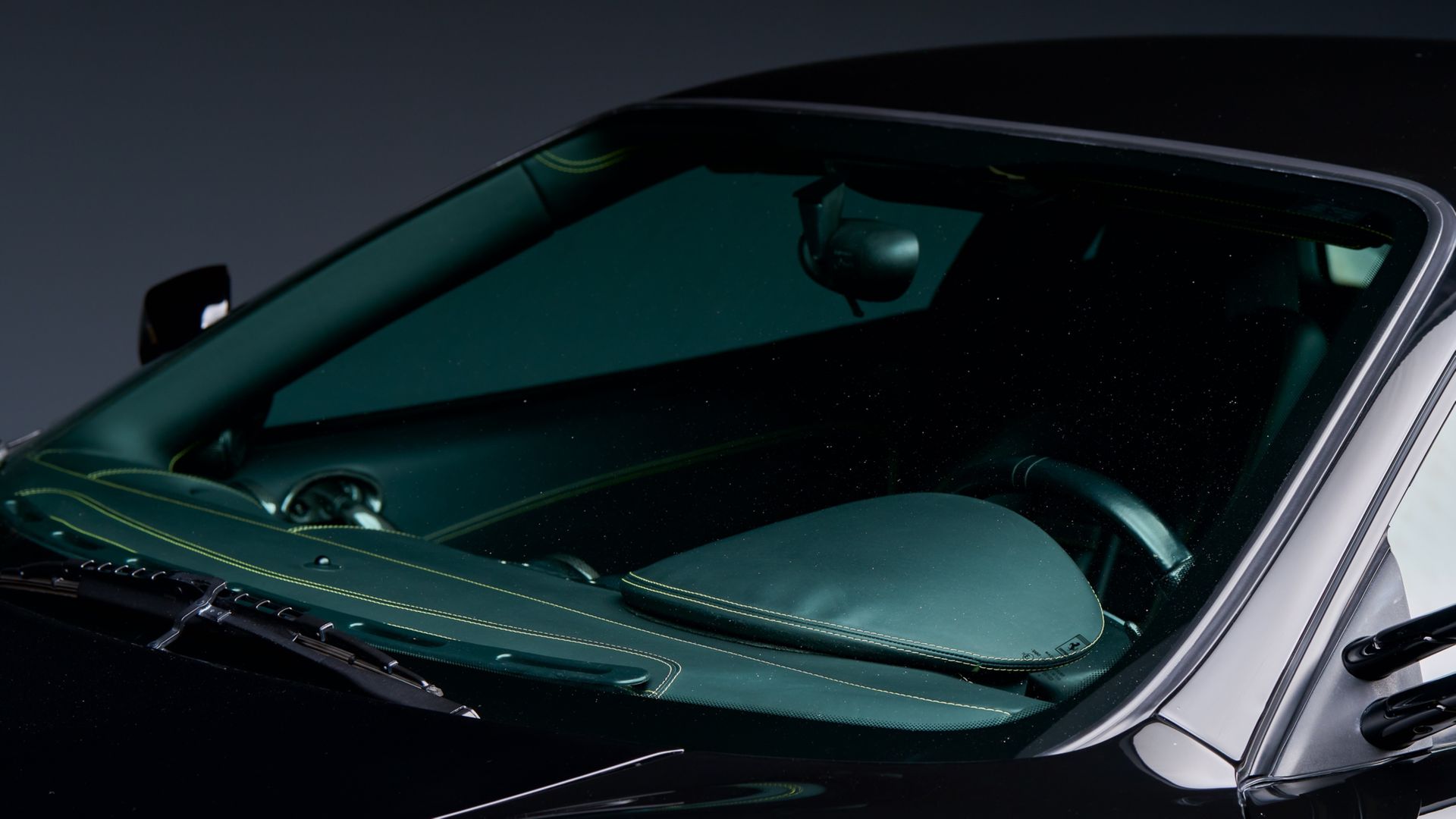 Pare-brise d'une voiture de sport