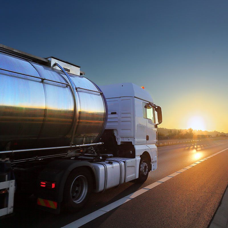 Schloemer Mineralöle - Tanklastzug, Sonnenuntergang
