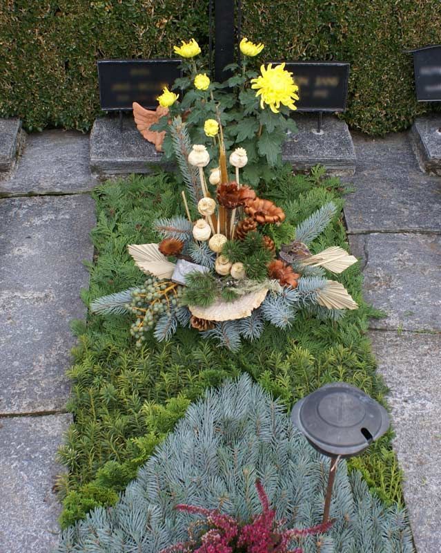 Blume auf Grab, Foto der Gärtnerei Luthiger AG