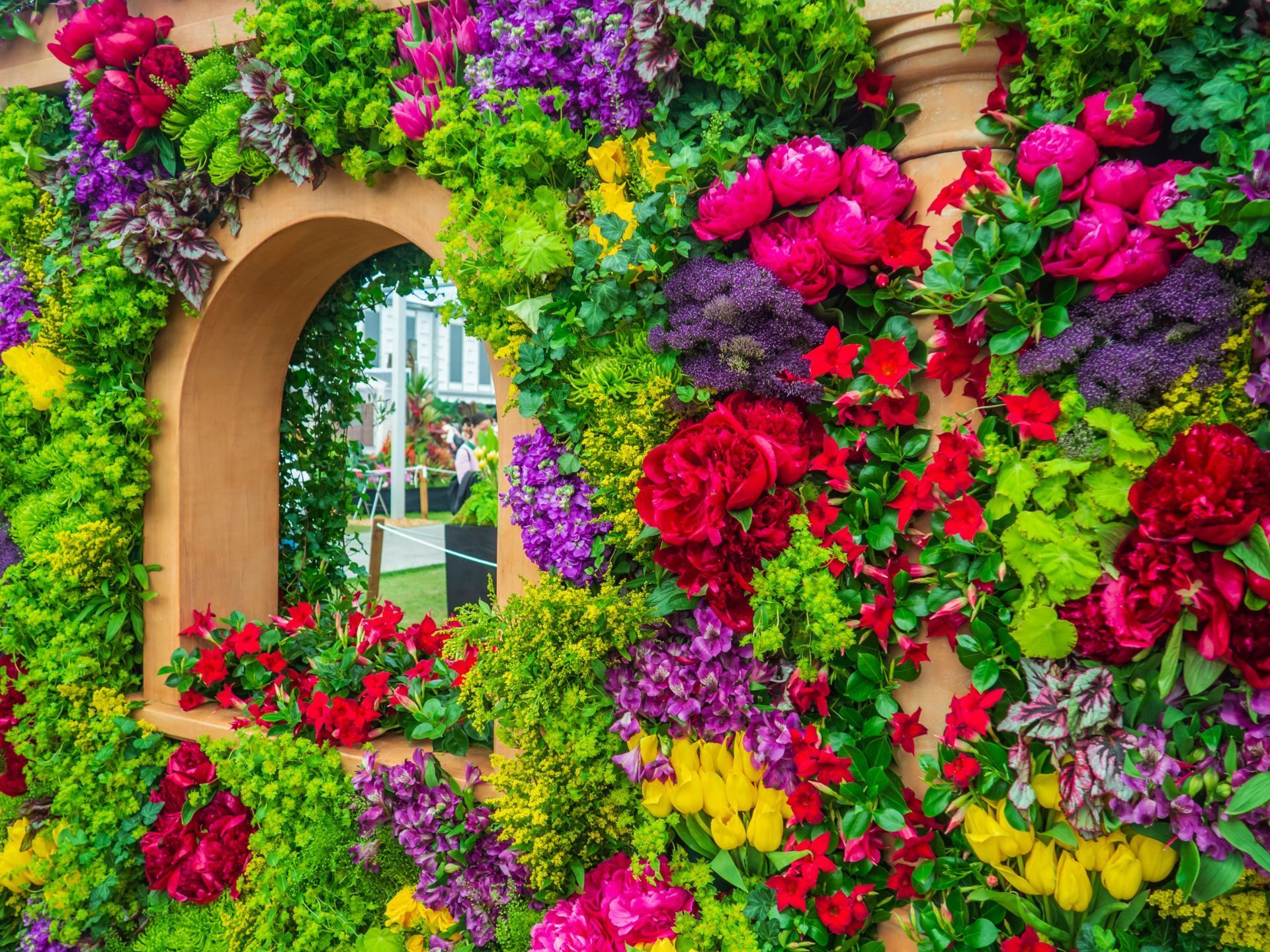 Aussendekoration mit Blumen