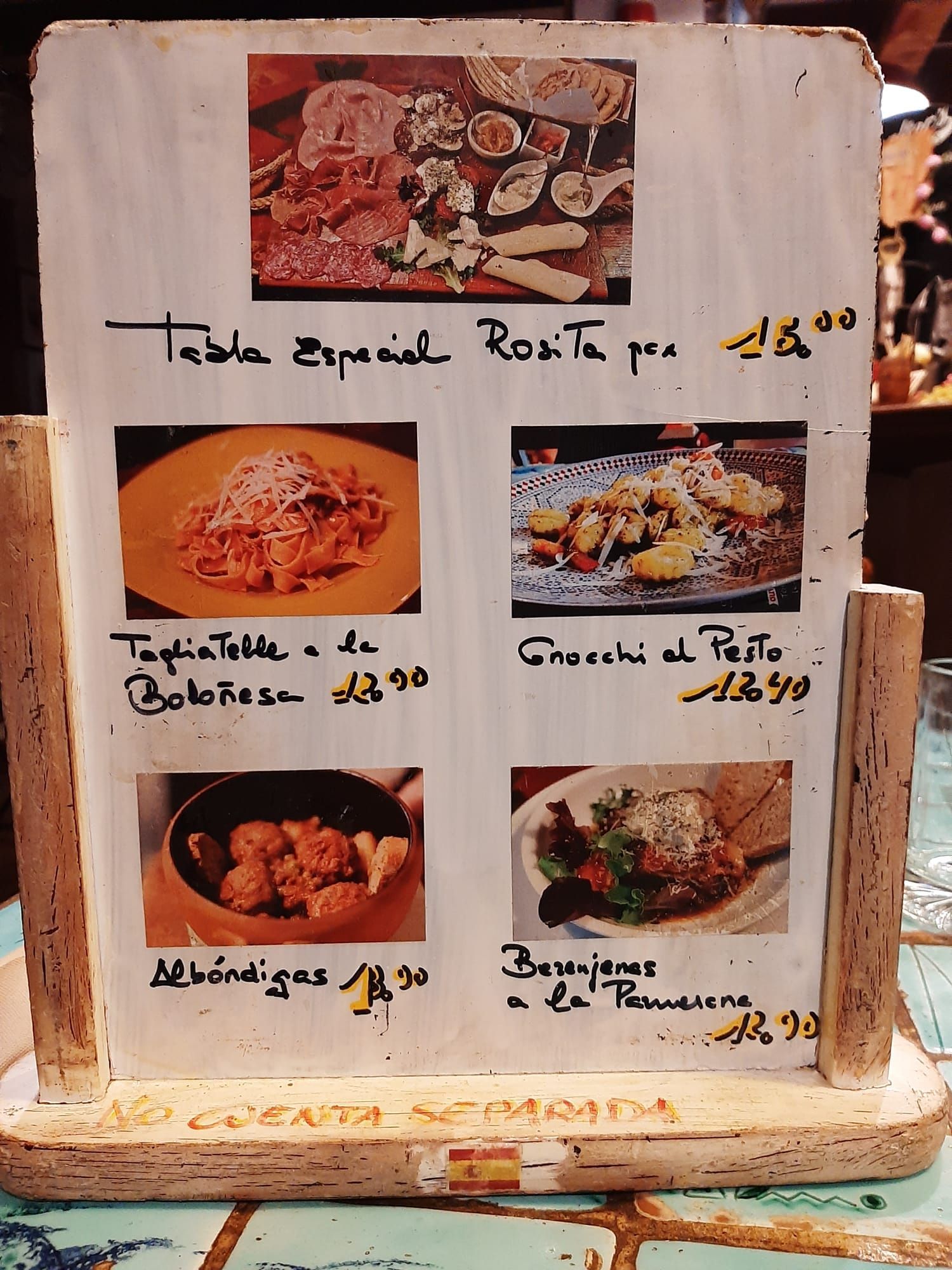 Un menú para un restaurante en un idioma extranjero