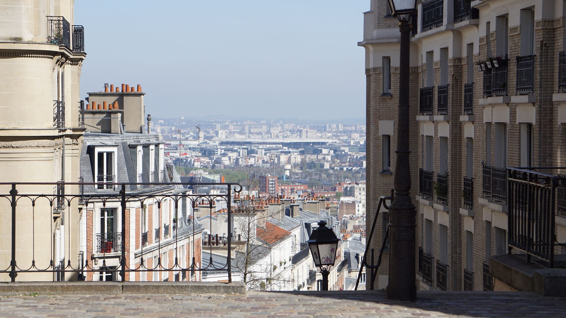 Le Stade de France vu depuis la colline de Montmartre.