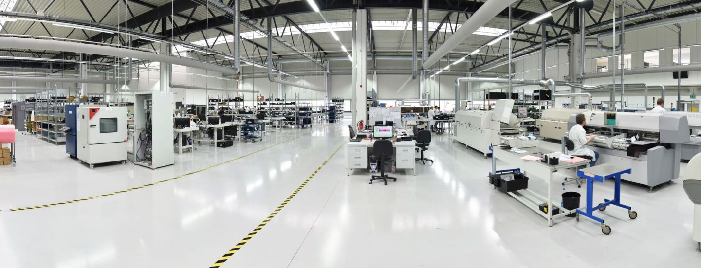 Focus sur revêtement au sol dans une entreprise spécialisée dans l'électronique