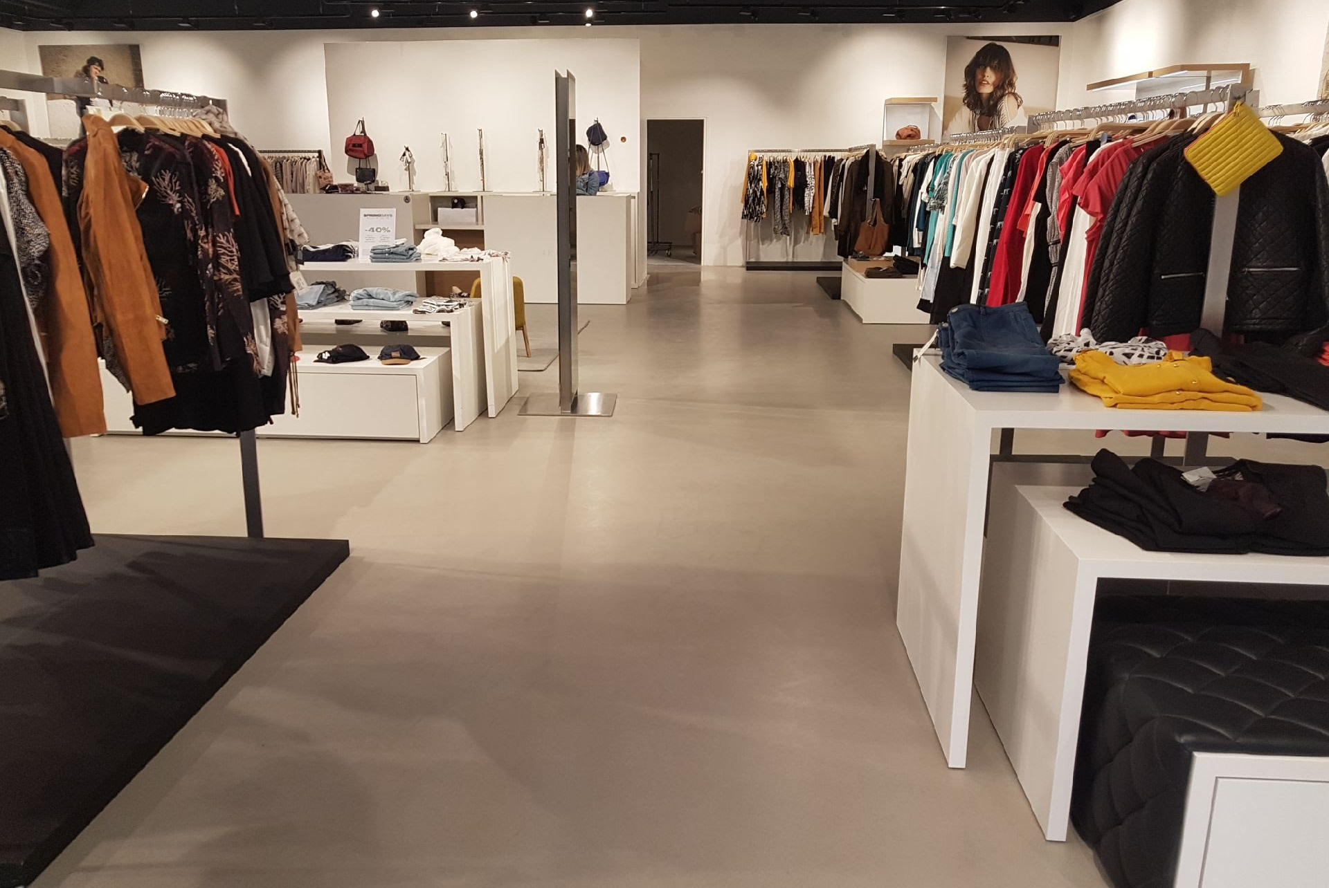 Béton ciré lisse autolissant dans un magasin