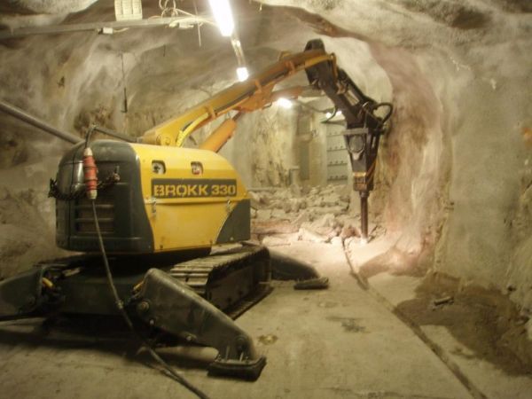 timanttiporausta tunnelissa
