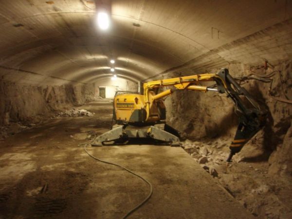 timanttiporausta tunnelissa
