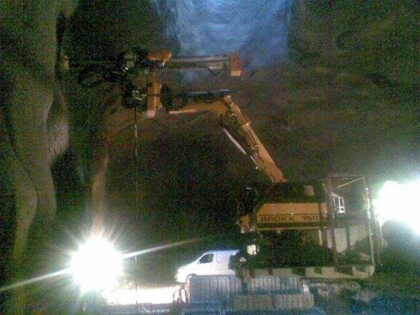 kaivinkone työmaalla