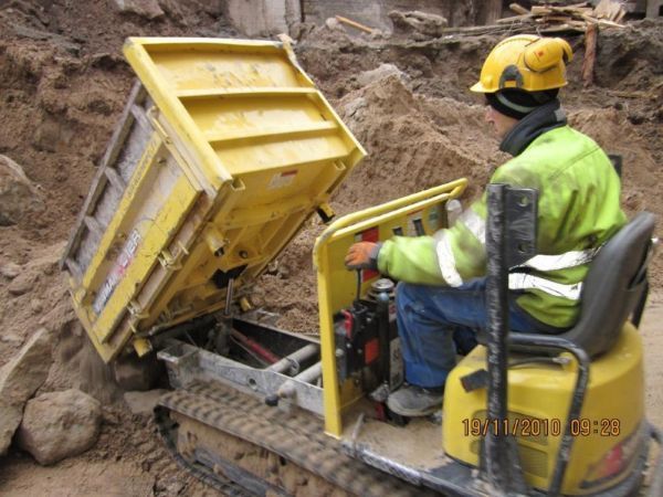 Työntekijä työmaalla