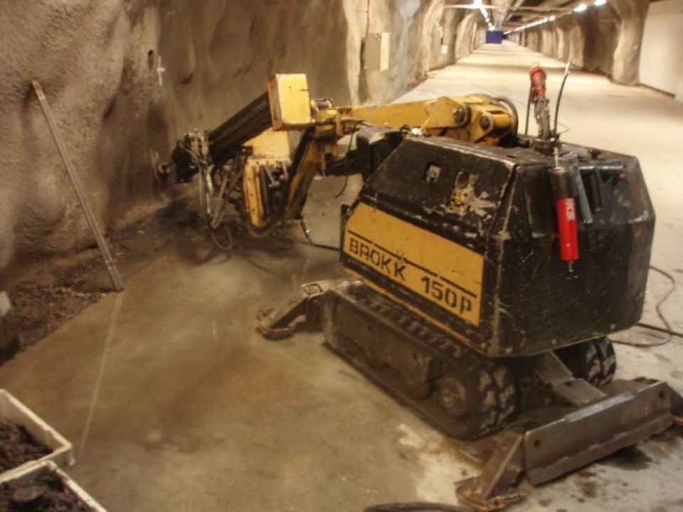 BROKK 150P porakone tunnelissa