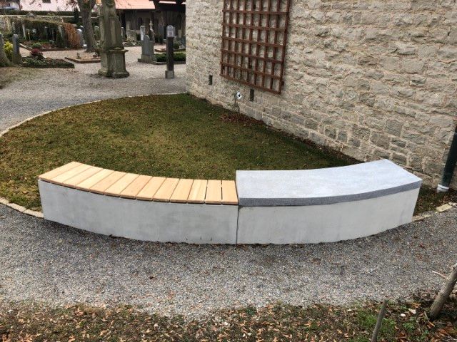 Sitzbank außen as beton und holz von Die Schreinerei T.H., Inh. Schreinermeister Thomas Herbert