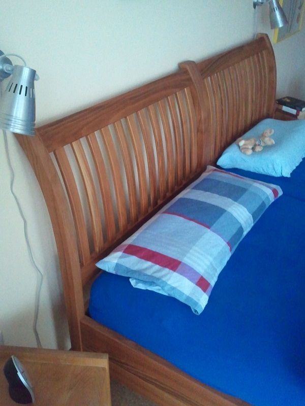 Projekt von Die Schreinerei T.H., Inh. Schreinermeister Thomas Herbert: Detailansicht Kopfteil eines Holzbettes