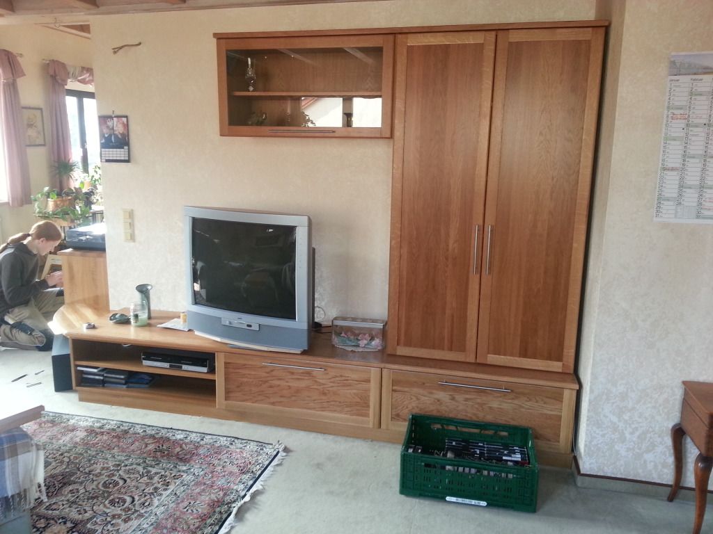 Projekt von Die Schreinerei T.H., Inh. Schreinermeister Thomas Herbert: Fernsehkonsole mit Schrank aus Holz