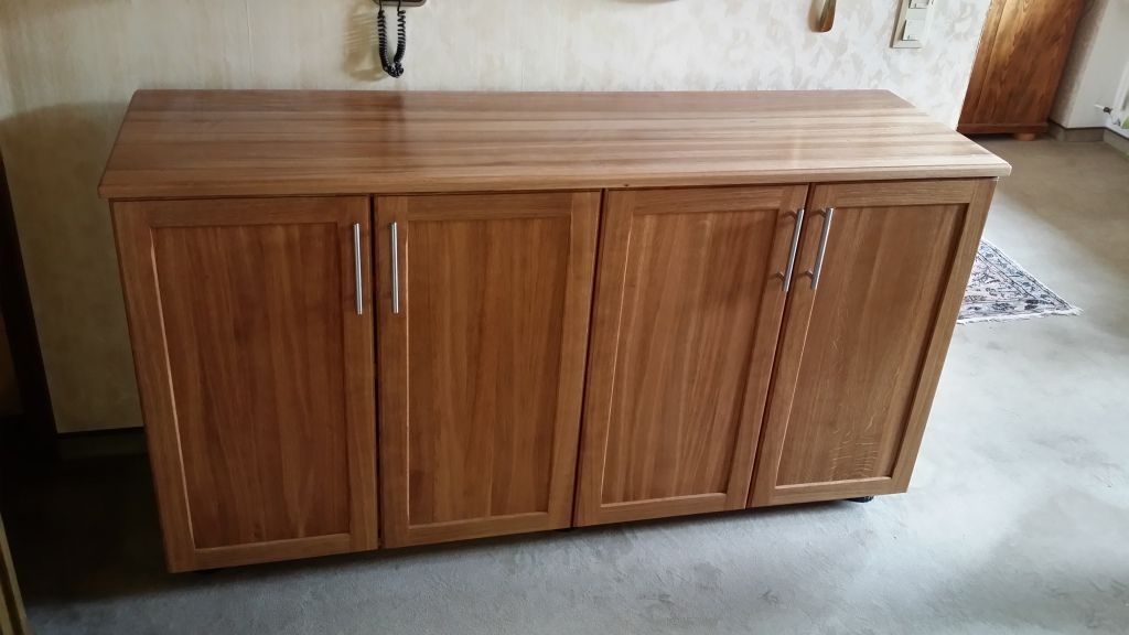 Projekt von Die Schreinerei T.H., Inh. Schreinermeister Thomas Herbert: niedriger Holzschrank