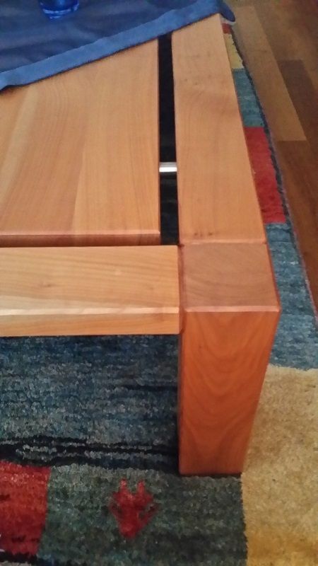 Projekt von Die Schreinerei T.H., Inh. Schreinermeister Thomas Herbert: Detailansicht Couchtisch aus Holz