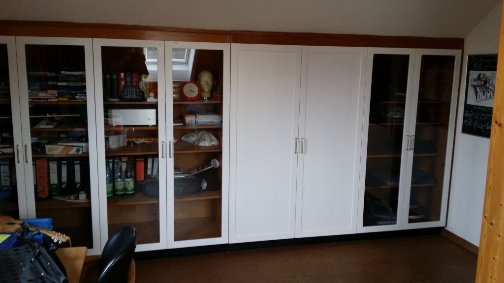 Schrank mit Glaselement von Die Schreinerei T.H., Inh. Schreinermeister Thomas Herbert