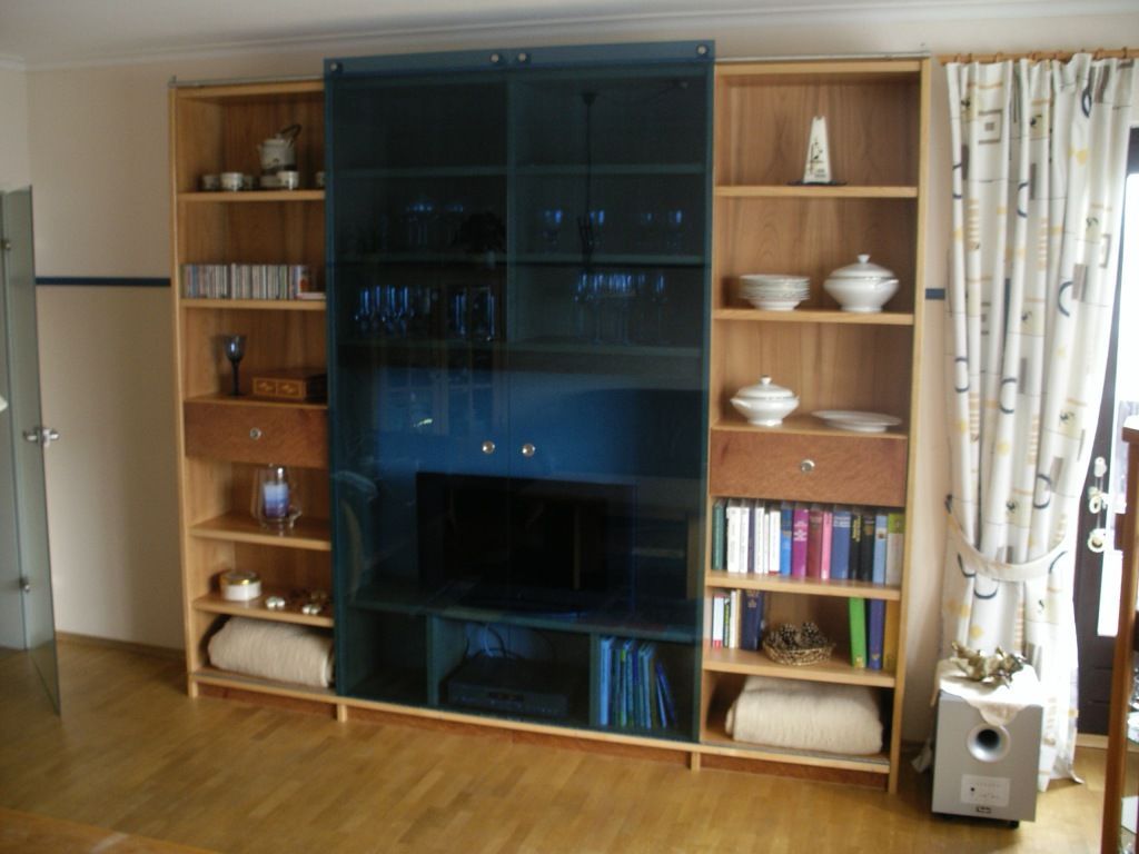 Projekt von Die Schreinerei T.H., Inh. Schreinermeister Thomas Herbert: Fernsehkonsole und Regal