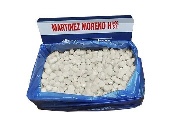 Una caja de frijoles MartÃnez Moreno en una bolsa azul