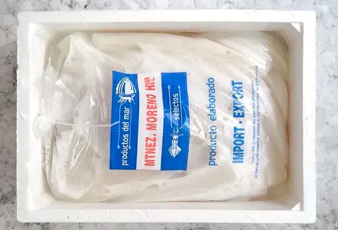 Una bolsa de plástico blanca que dice