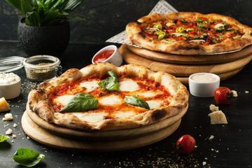 Foto von zwei Minipizzas