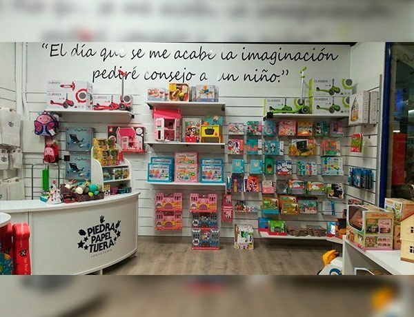 A toy store with a sign that says el dia que se me acaba la imaginacion