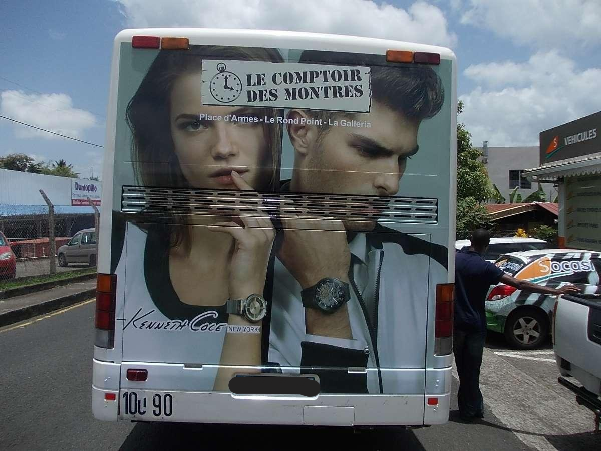 Adhésif sur derrière de camion