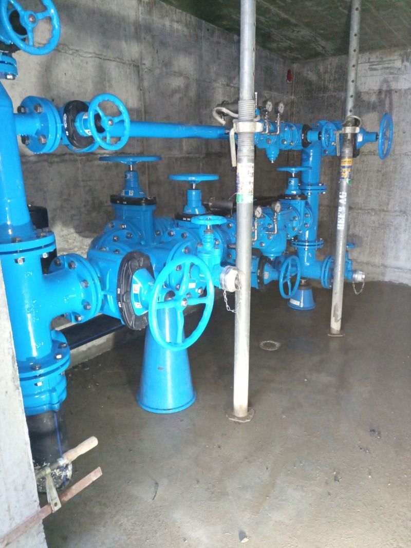 Hartmeyer AG – Wasser-Wärme-Gas – Rohre und Ventile im Keller