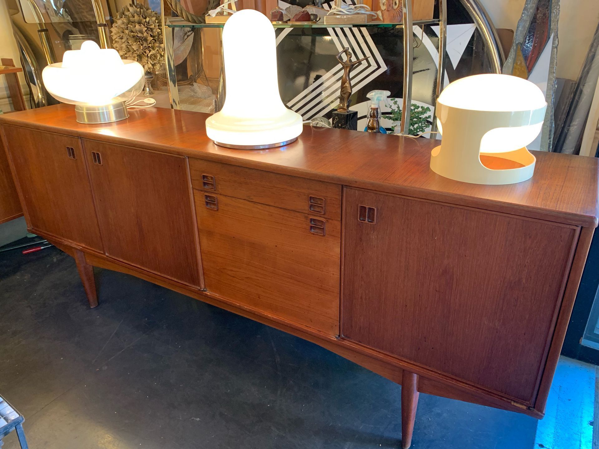 Buffet du XXe siècle en bois