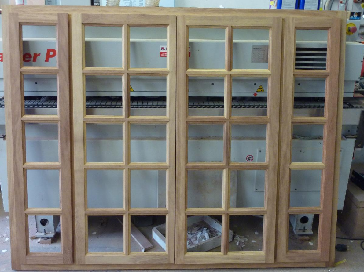 Cadre de fenêtre en bois, avant finitions.