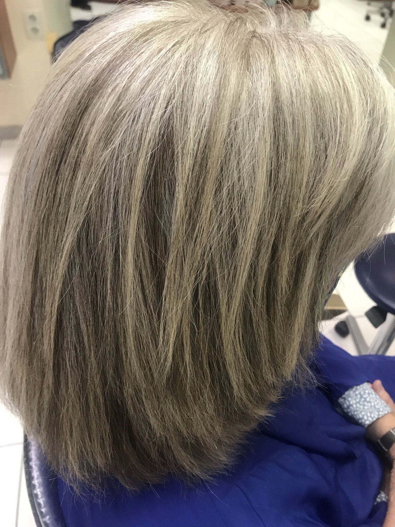 Coupe et coloration cheveux mi-longs