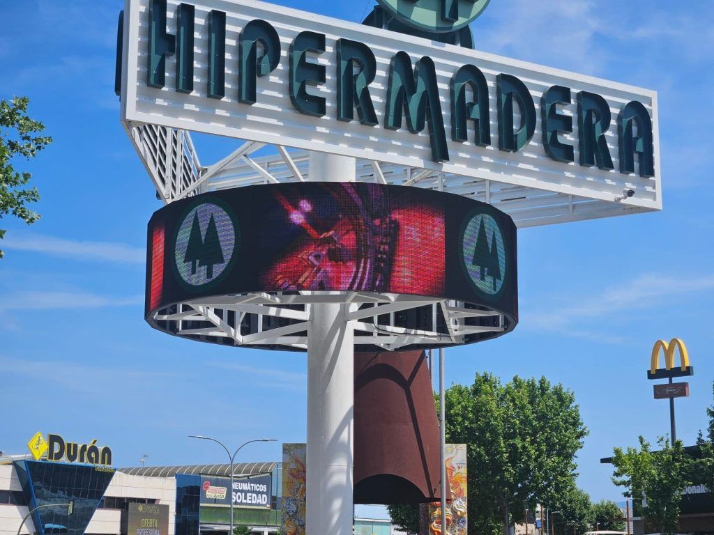 Un cartel que dice 'hipermadera'