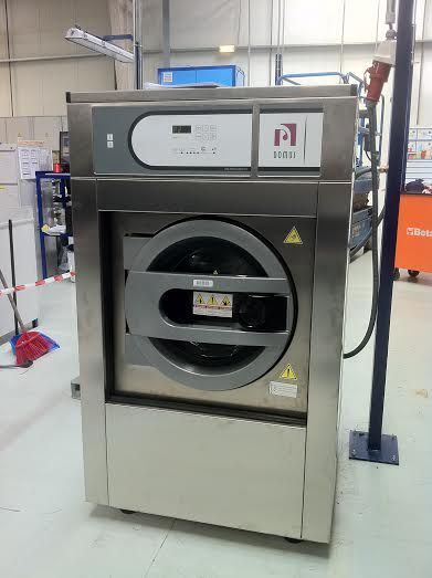 Megalav Máquinas de lavandaria self service e industrial e Soure